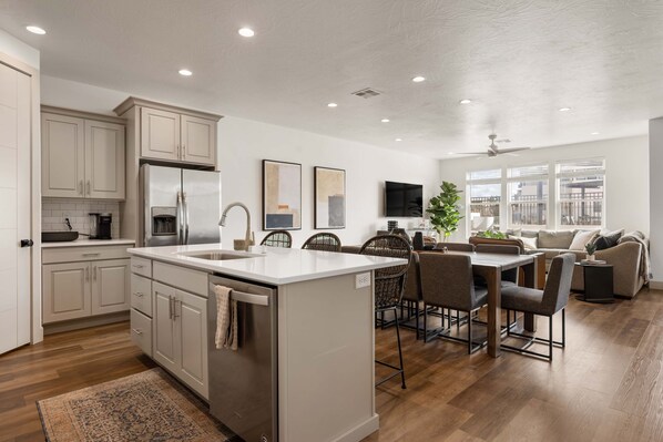 Townhome, 4 Bedrooms | Private kitchen | Fridge, oven, coffee/tea maker, toaster