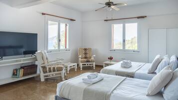 Luxury Villa | 5 bedrooms, desk, soundproofing, iron/ironing board