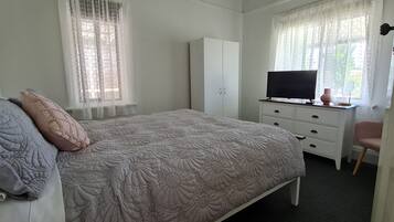2 Schlafzimmer, Bügeleisen/Bügelbrett, kostenloses WLAN, Bettwäsche