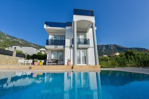 4 bedroom luxury villa papaya for rent in ovacık oludeniz