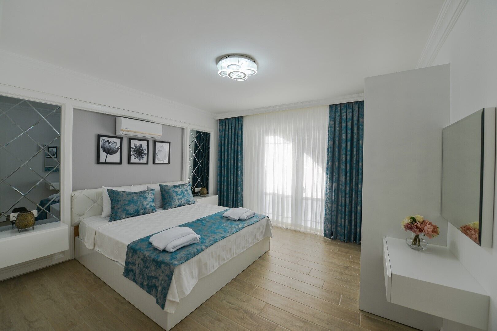 4 slaapkamers, een strijkplank/strijkijzer, reisbedje, gratis wifi