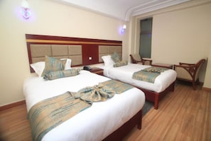 Desk, soundproofing, bed sheets - Vicmark Hotel Nakuru (Nakuru)