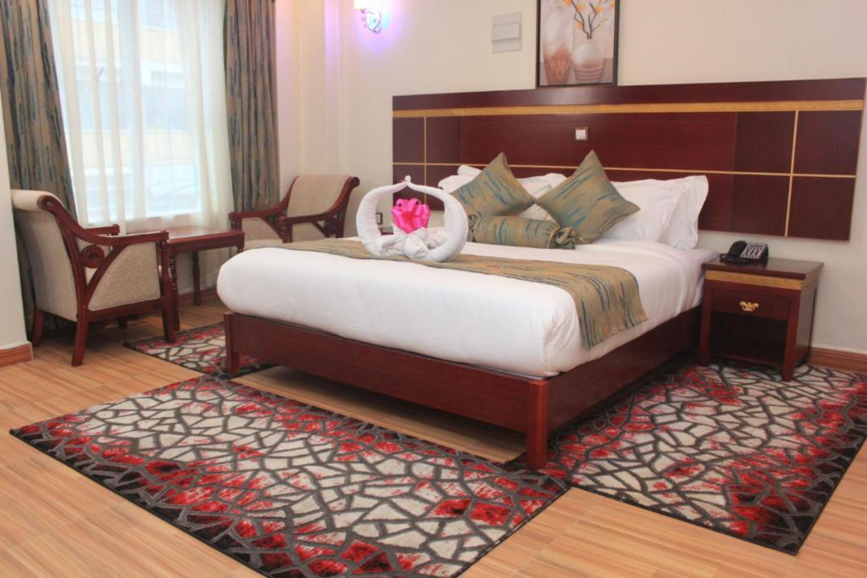 Deluxe Room | Desk, soundproofing, bed sheets