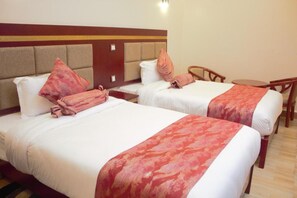 Tomannsrom | Skrivebord, lydisolert og sengetøy