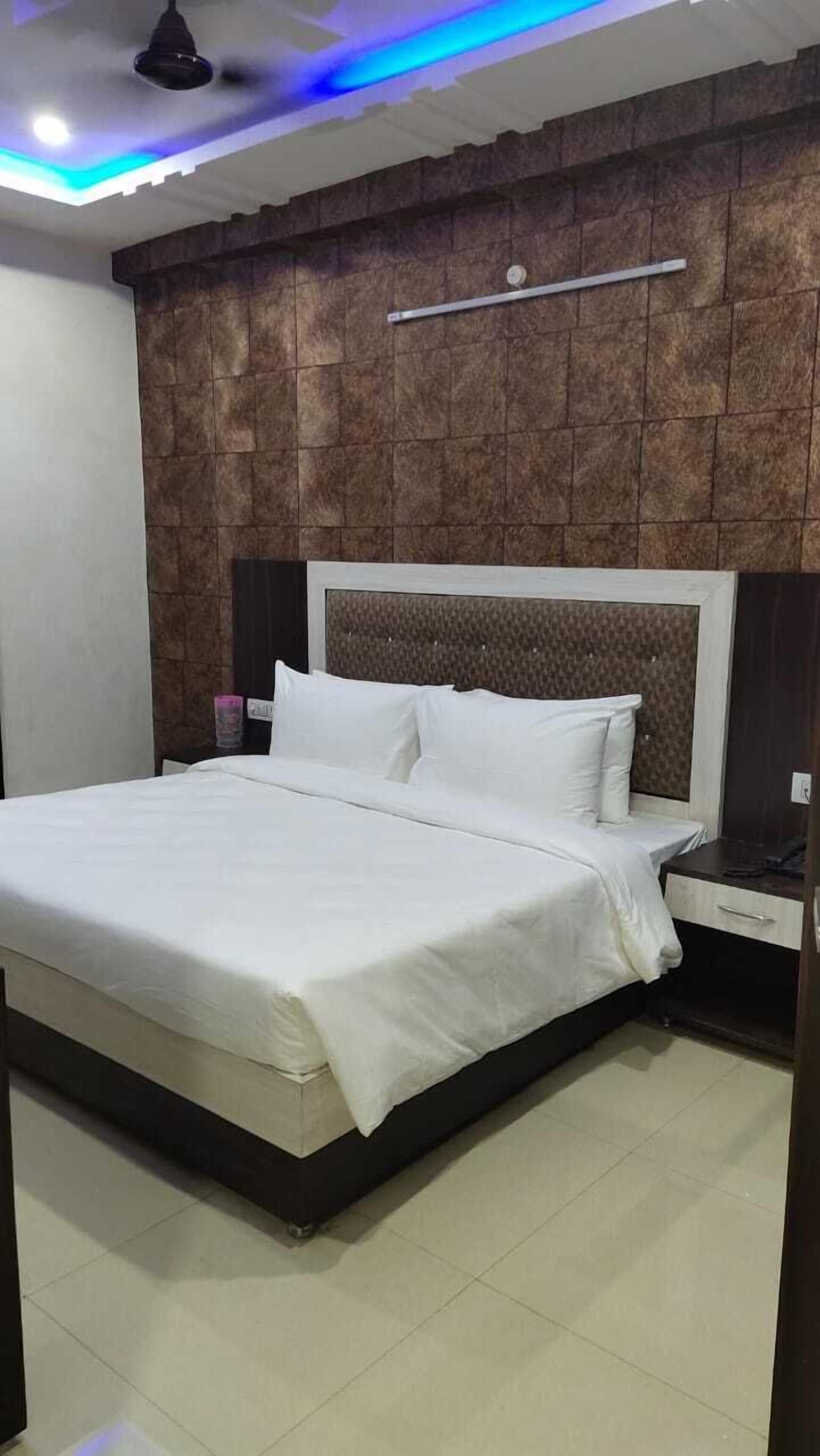 Egyptian cotton sheets, premium bedding, iron/ironing board, free WiFi