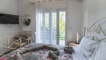 2 bedrooms, iron/ironing board, free WiFi, bed sheets