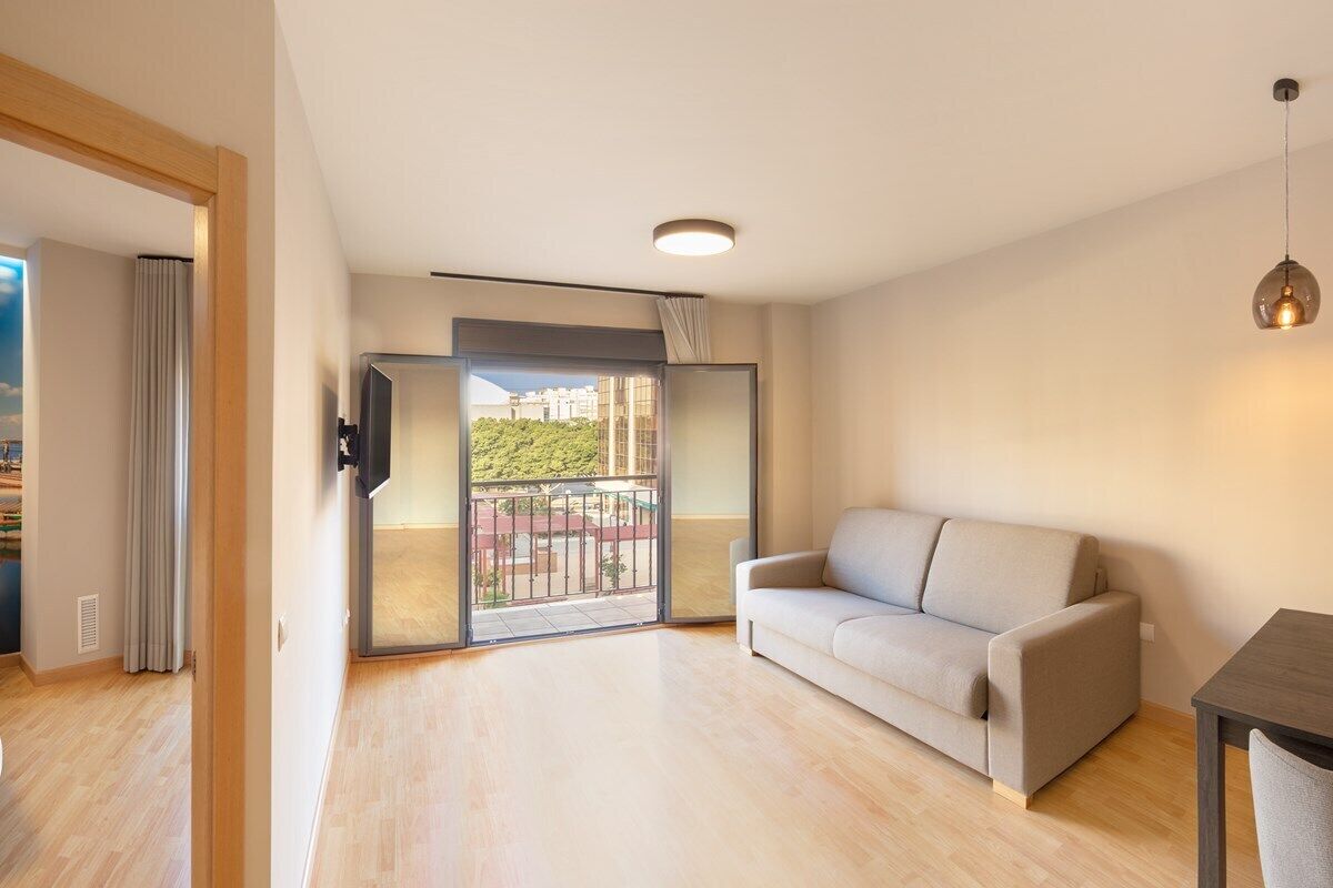 Télévision à écran plat de 34 pouces avec chaînes numériques