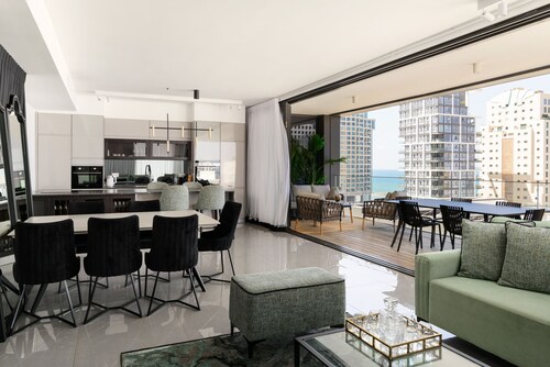 MAMAD Luxury Executive 4BR with Terrace & Sea View by FeelHome