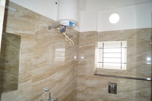 Deluxe Double Room | Bathroom