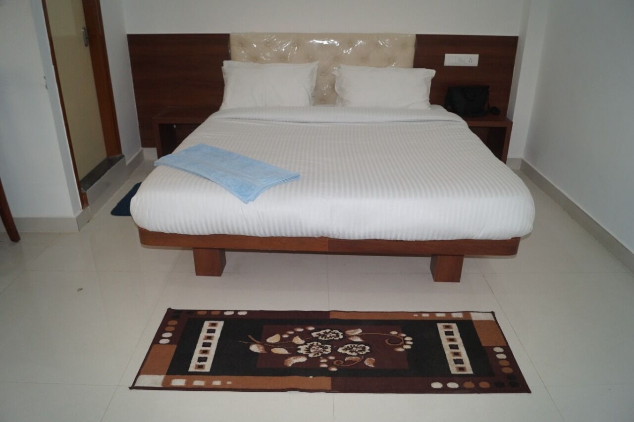 Egyptian cotton sheets, premium bedding, iron/ironing board, free WiFi