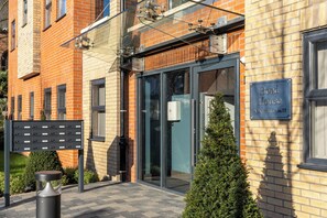 Exterior - Celador Apartments - Bond House (Reading)