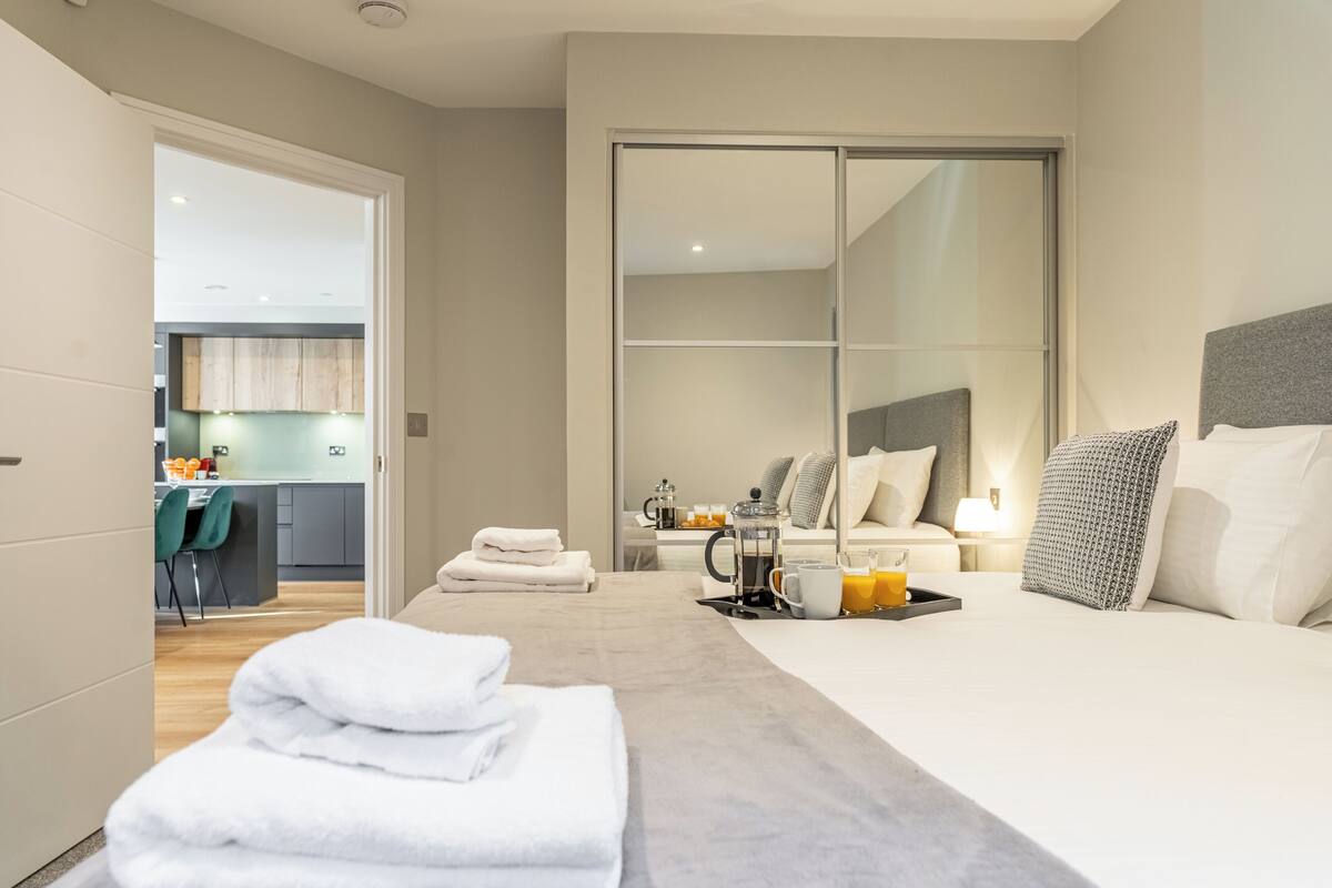 Premium bedding, in-room safe, desk, laptop workspace