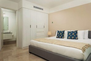 2 bedrooms, iron/ironing board, WiFi, bed sheets - Playa del Carmen Beach Getaway w/ Beach Access (Solidaridad)