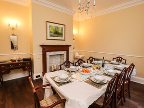 Cottage | Private kitchen | Fridge, microwave, dishwasher, electric kettle