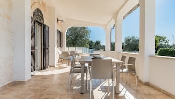 Outdoor dining