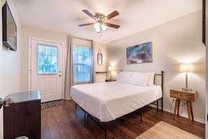 2 bedrooms, desk, WiFi, bed sheets