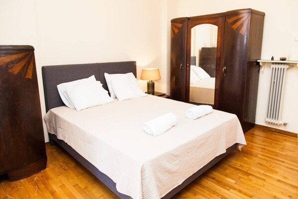 1 bedroom, free WiFi - Renovated apt in the Heart of Piraeus (Piraeus)