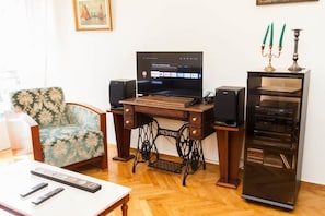 30-inch TV with digital channels