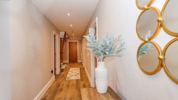 Cottage | 5 bedrooms, individually decorated, individually furnished, free WiFi