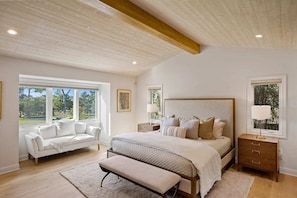 3 habitaciones, tabla de planchar con plancha, wifi y ropa de cama
