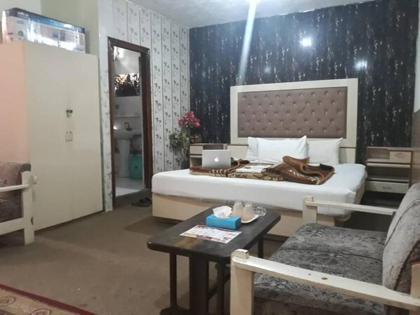 スタンダード ダブルまたはツインルーム | WiFi (無料)、ベッドシーツ