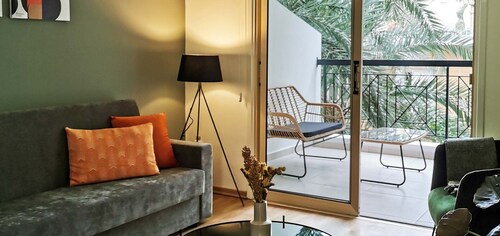 Phaedrus Living: City View Luxury Iras Flat 102