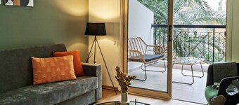 Phaedrus Living: City View Luxury Iras Flat 102