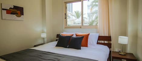 1 sovrum, värdeförvaringsskåp på rummet och mörkläggningsgardiner