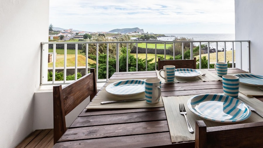 Quinta do Mar - Watch The Sun Rise Over The Ocean