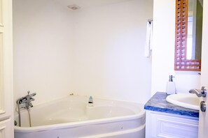 House | 3 bedrooms, WiFi - Casa dos Cal os in S o Mateus da Calheta (Angra do Heroismo)