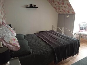 1 bedroom, iron/ironing board, travel cot, free WiFi