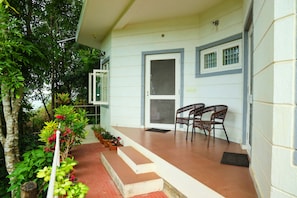 Deluxe Double Room | Living area | TV - Copperhill Luxury Homestay (Madikeri)