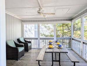 屋外ダイニングエリア