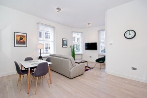 Interlude House Flat B | In-room dining