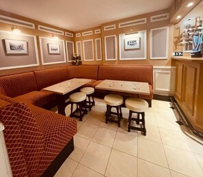 Bar (in der Unterkunft)