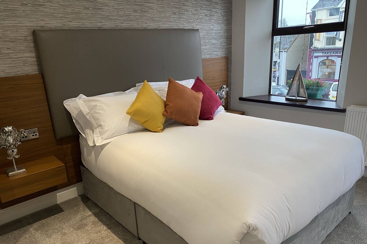 Deluxe Double Room | Iron/ironing board (on request)