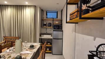 Deluxe Apartment, 2 Bedrooms | Private kitchenette
