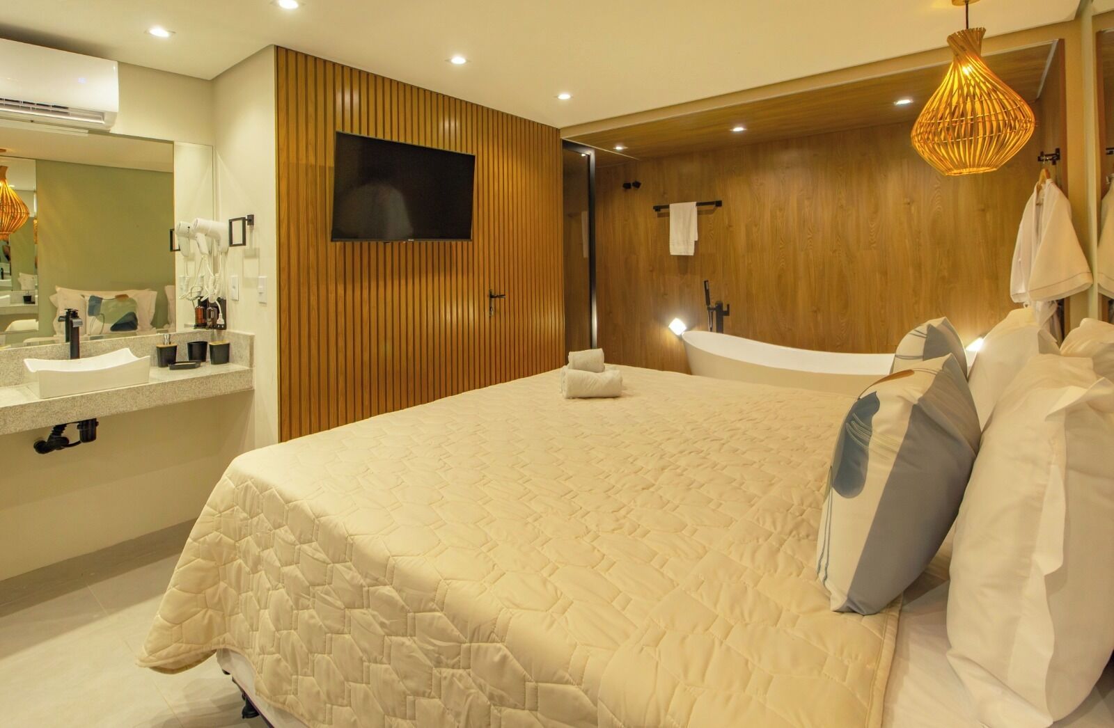 Free WiFi, bed sheets