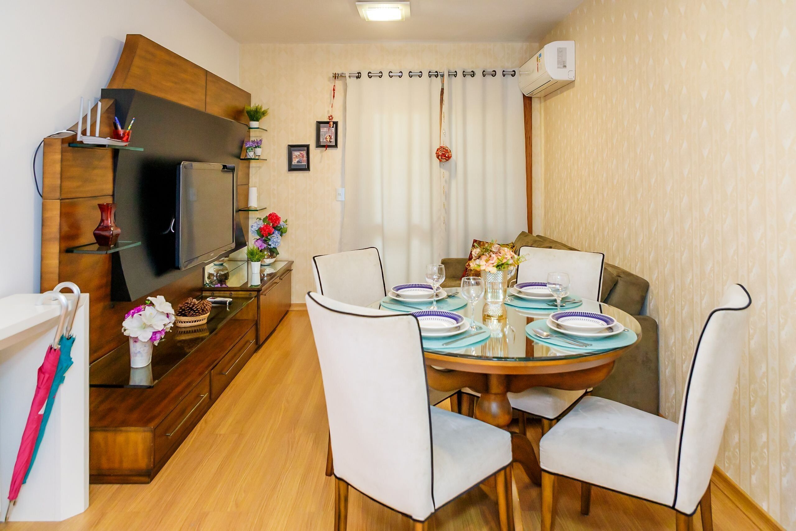 Basic Apartment | Dining