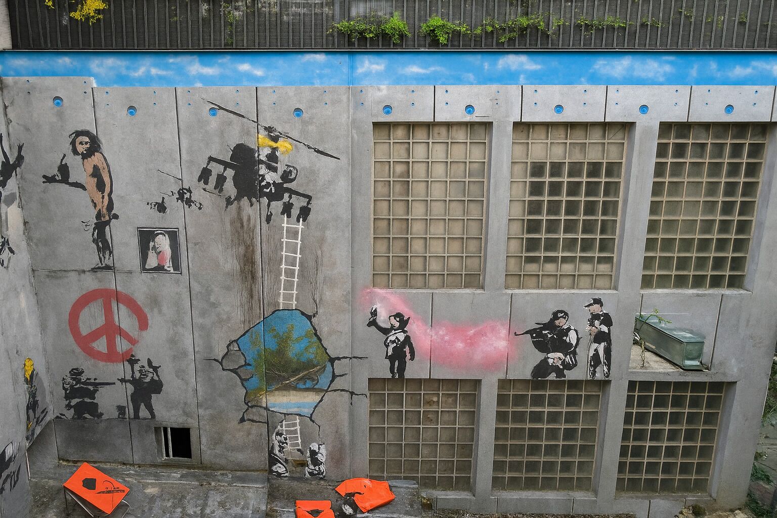 Photo - Walled off Hotel Paris