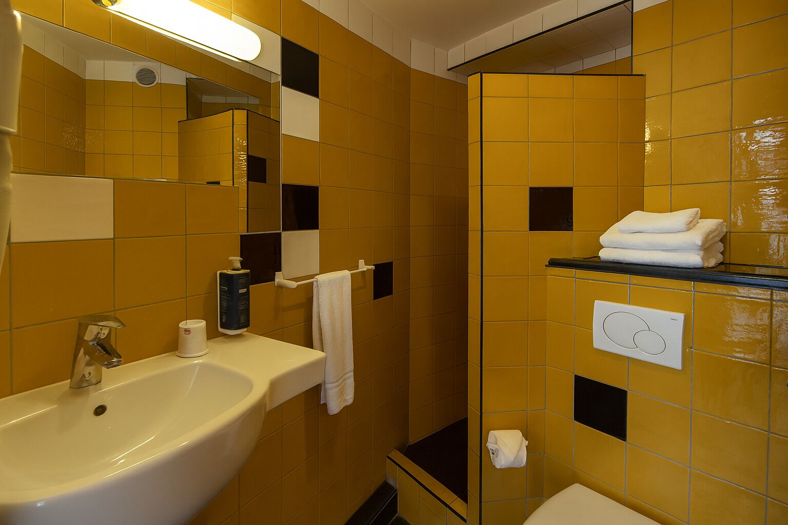 Photo - Walled off Hotel Paris