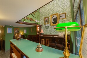 Reception - The Walled off Hotel Paris (Paris)