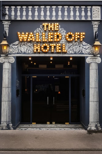 The Walled off Hotel Paris