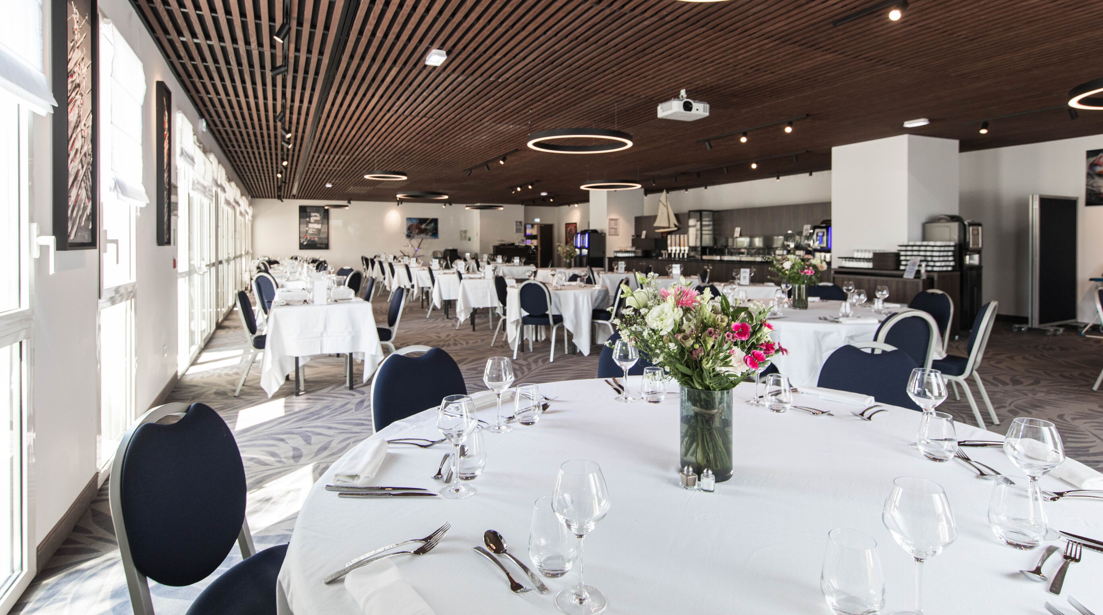 breakfast, lunch and dinner served