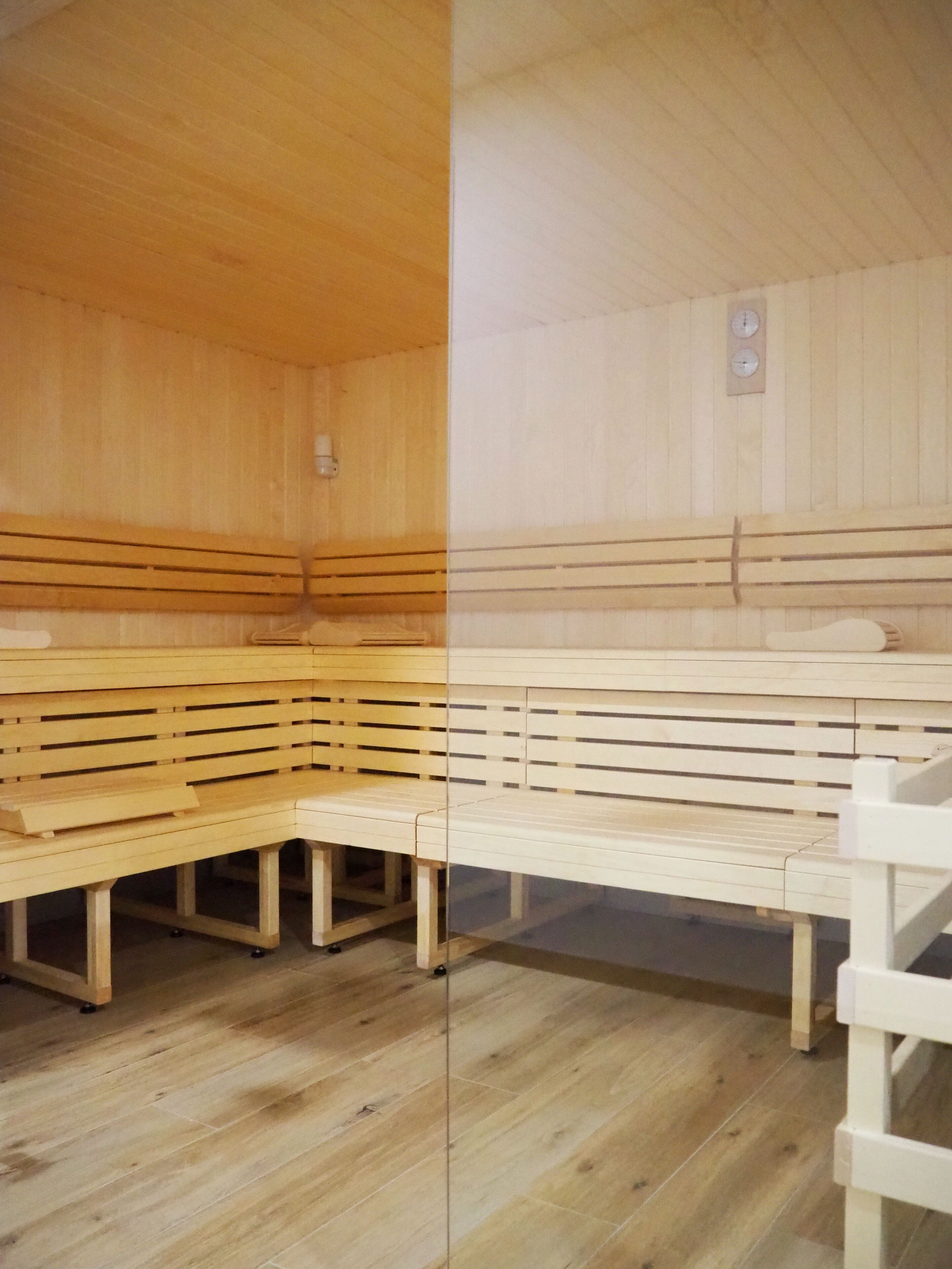 couples treatment room(s), hot stone massages, deep-tissue massages