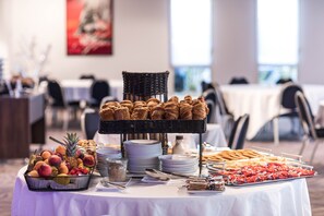 Desayuno buffet (EUR 19.5 por persona)