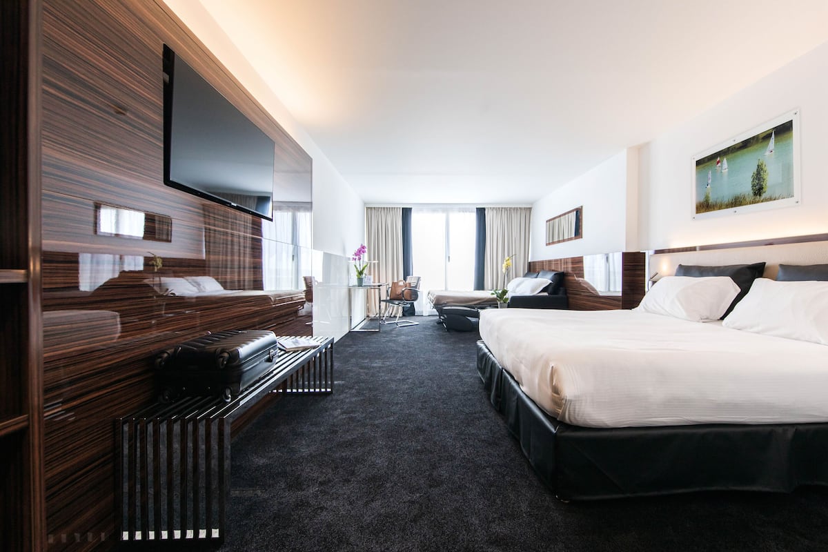 double room (privilege) | 1 bedroom, minibar, in-room safe, desk