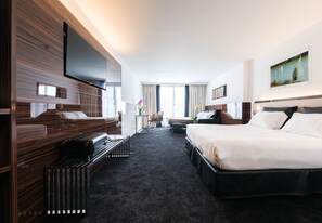 Double Room (Privilege) | Minibar, in-room safe, desk, laptop workspace - Westotel Tours Val de Loire (La Ville-aux-Dames)
