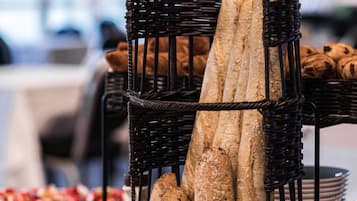 Desayuno buffet todos los días (con cargo)