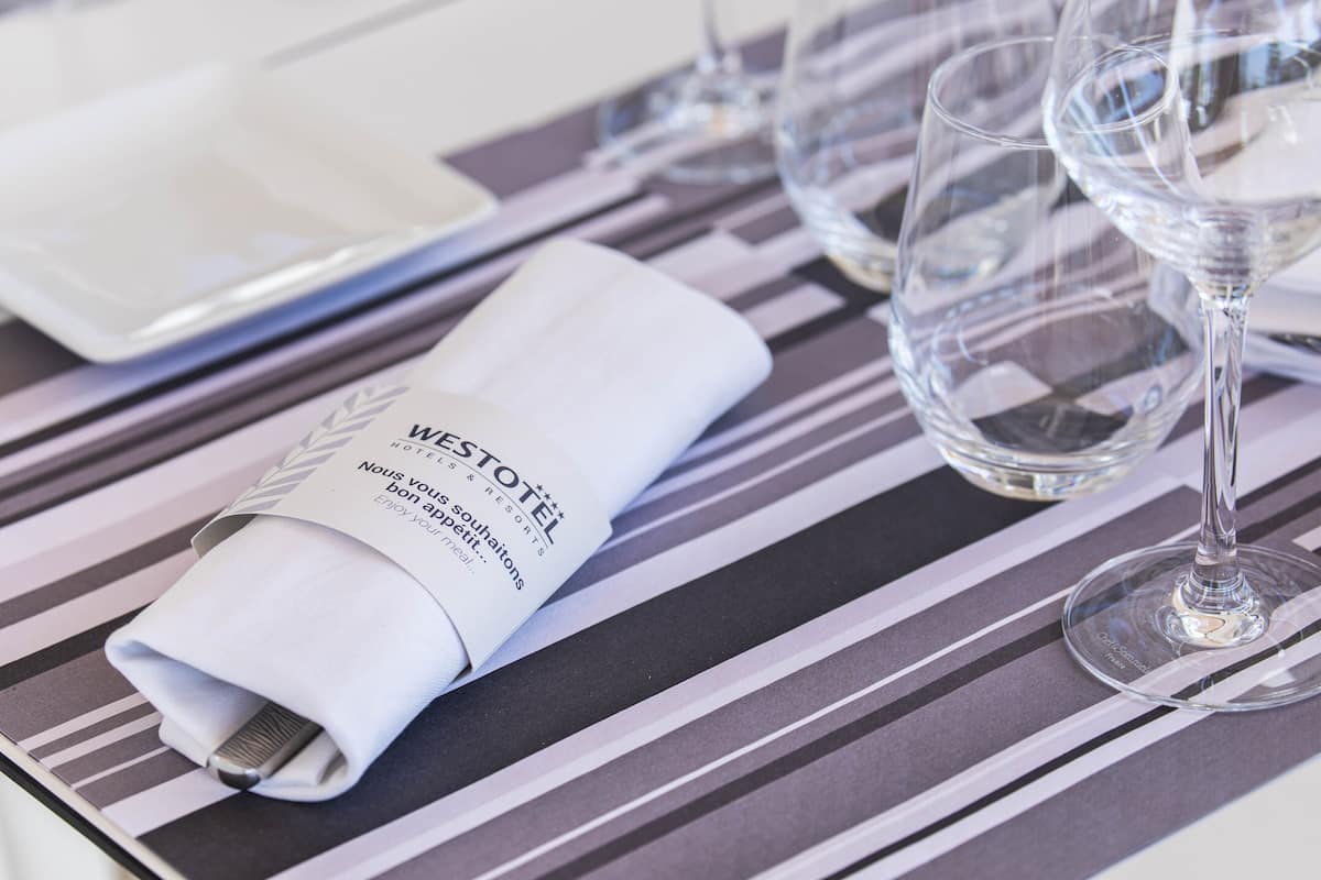 breakfast, lunch and dinner served